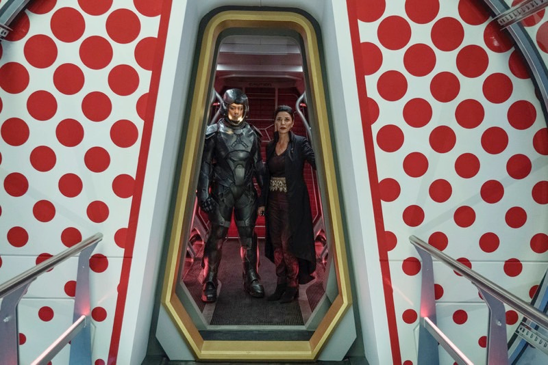 New BFFs Bobbie Draper (Frankie Adams) and Chrisjen Avasarala (Shohreh Aghdashloo).
